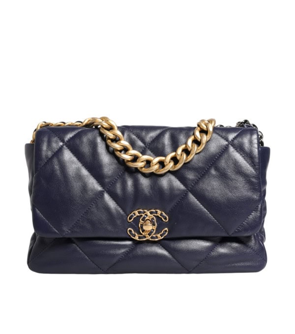 CHANEL - Bolso de hombro grande de cuero azul con cadena acolchada