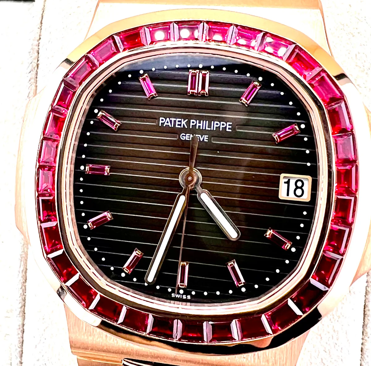 PATEK PHILIPPE - NAUTILUS - Image 3